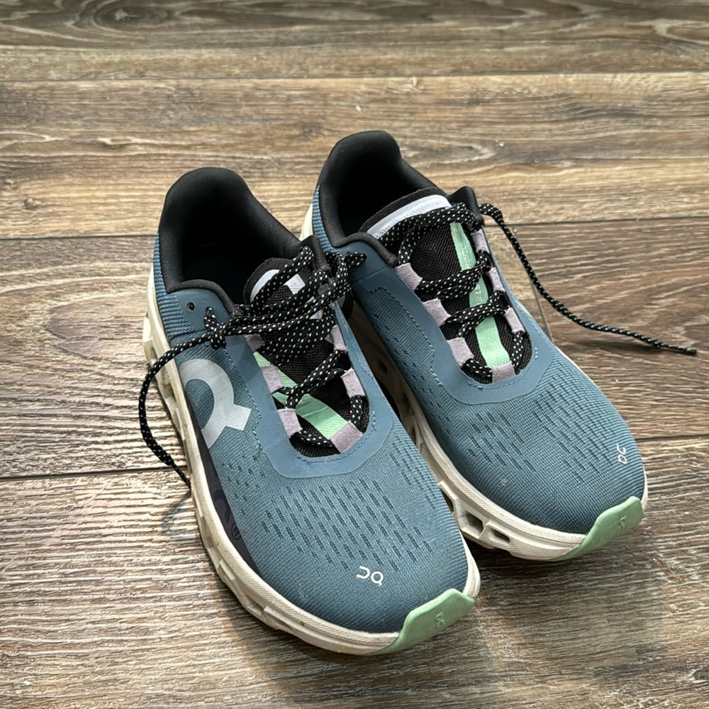 On cloud - cloud master shoes women’s 7.5